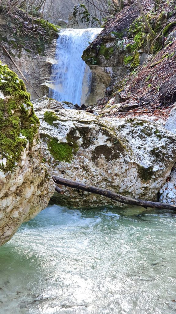 La cascata del Linaro nel vallone di Pennapiedimonte | ph. Cesare Pompilio