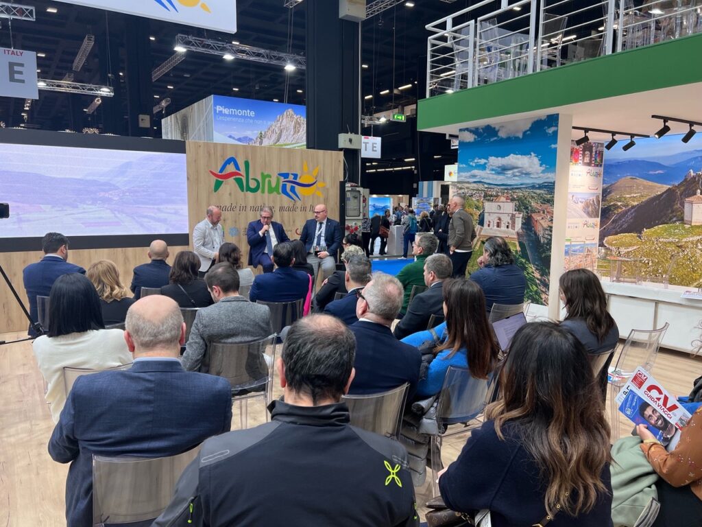 Il turismo escursionistico protagonista alla BIT e grande successo per lo stand Abruzzo